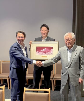 Board Members of Zeria Pharmaceutical Co.,Ltd., and Tillotts’ CEO, Thomas A. Tóth von Kiskér at the celebration ceremony in Japan