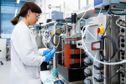 Image © Lonza: With the Media Development Lab Service, data‑supported insights help ensure media formulations are aligned for scalable production